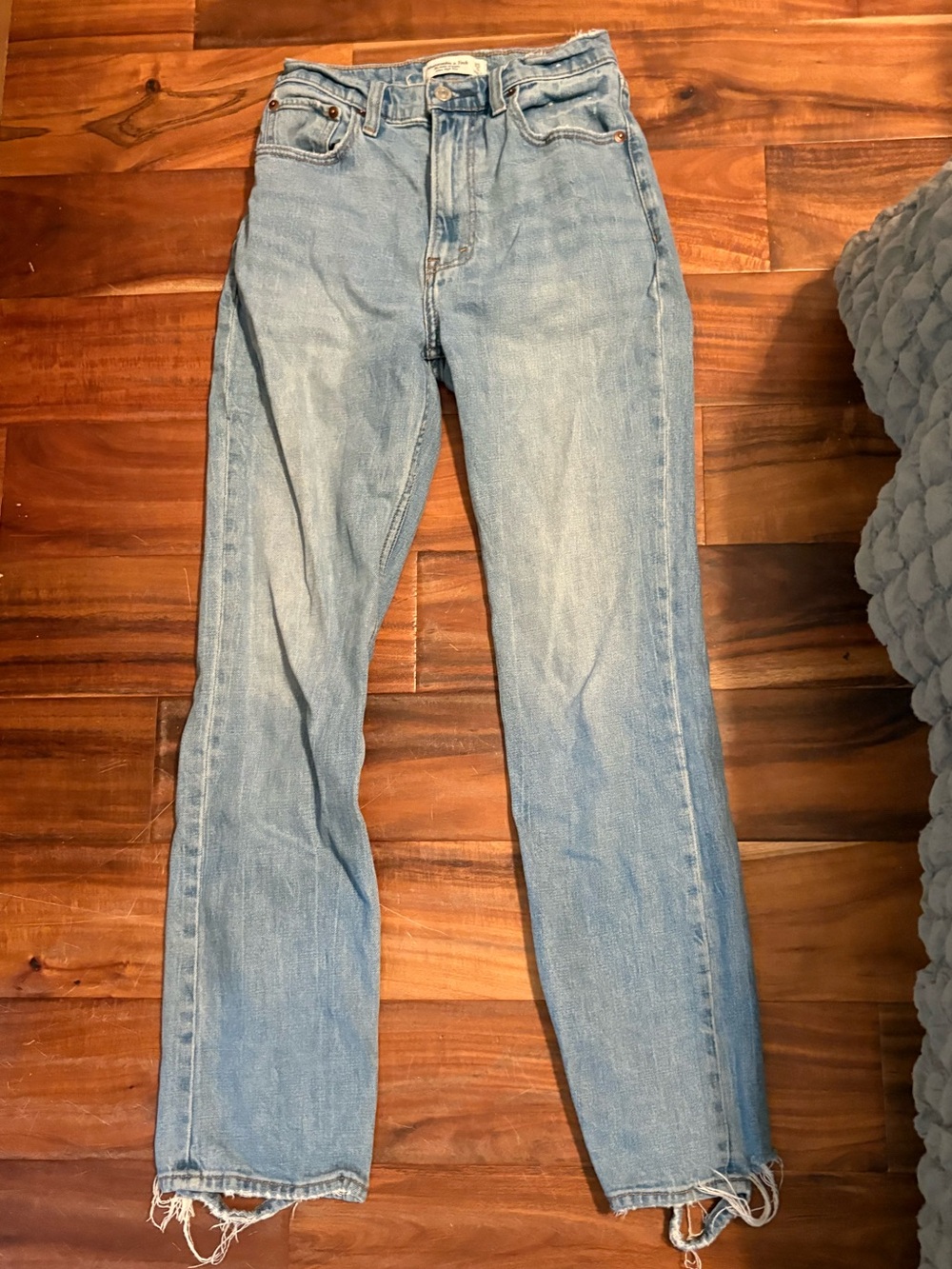 Abercrombie & Fitch The Ankle Straight Ultra High Rise Jeans 25 Light Wash (988)